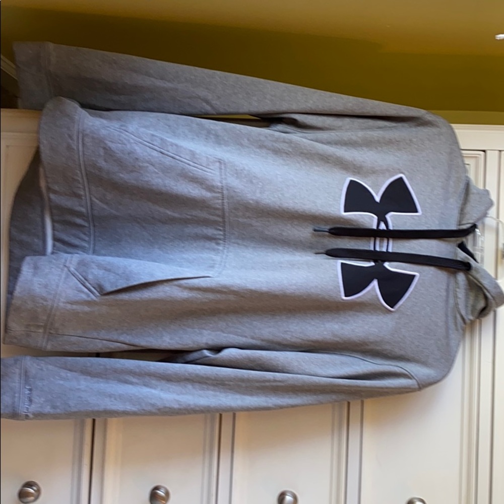 Under armor men’s sweatshirt